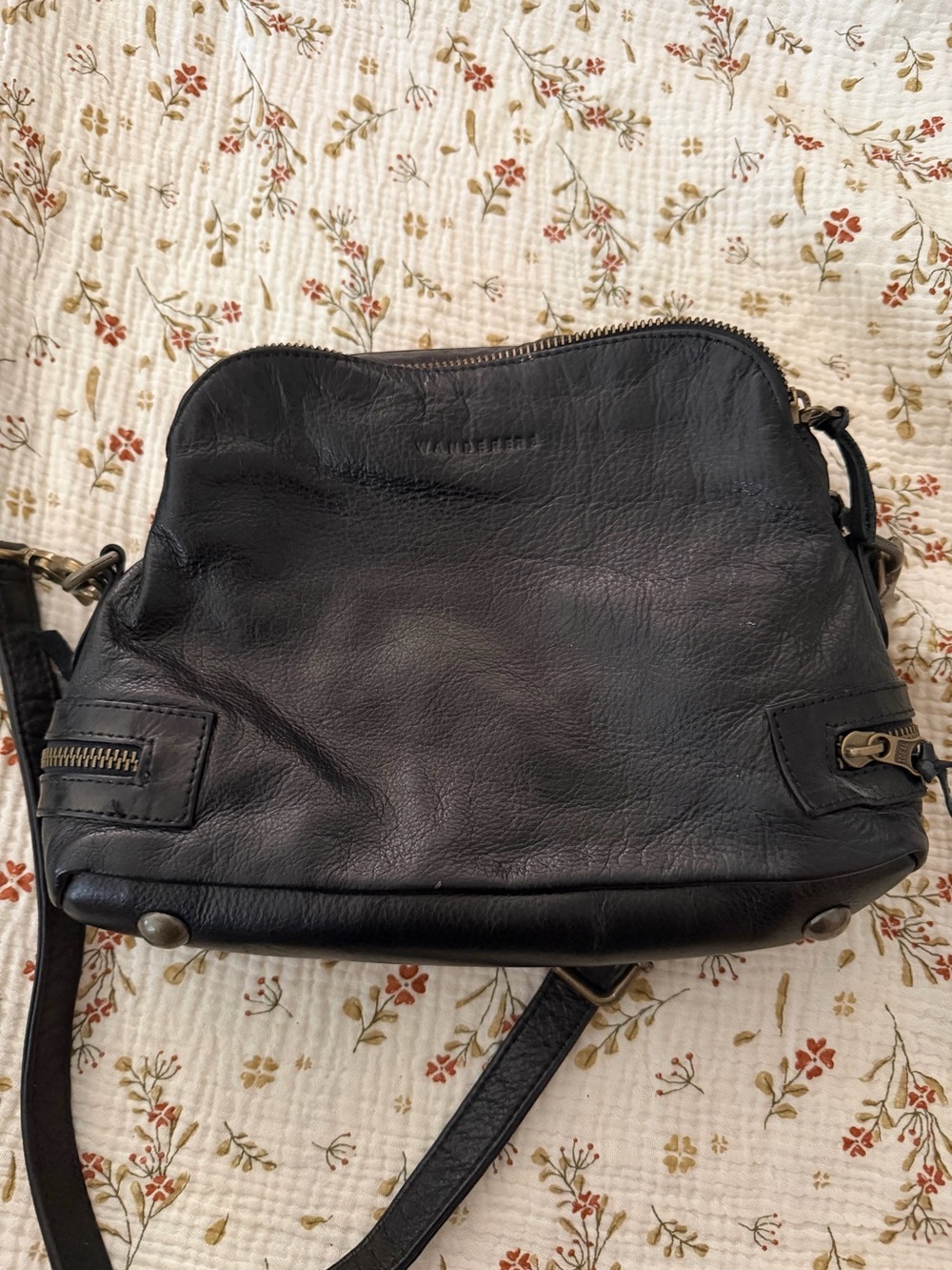 Women's Black Leather Crossbody Bag with Classic Silhouette